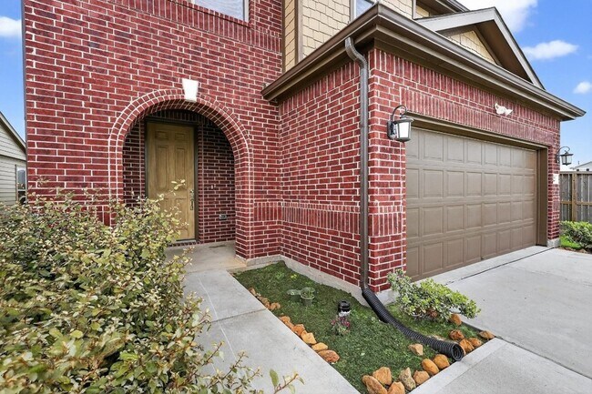 Building Photo - 3322 Nila Crk Dr