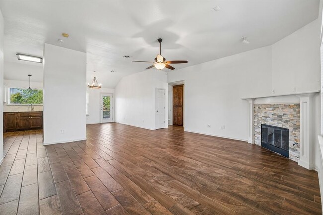 Building Photo - 15921 Katie Ridge Dr