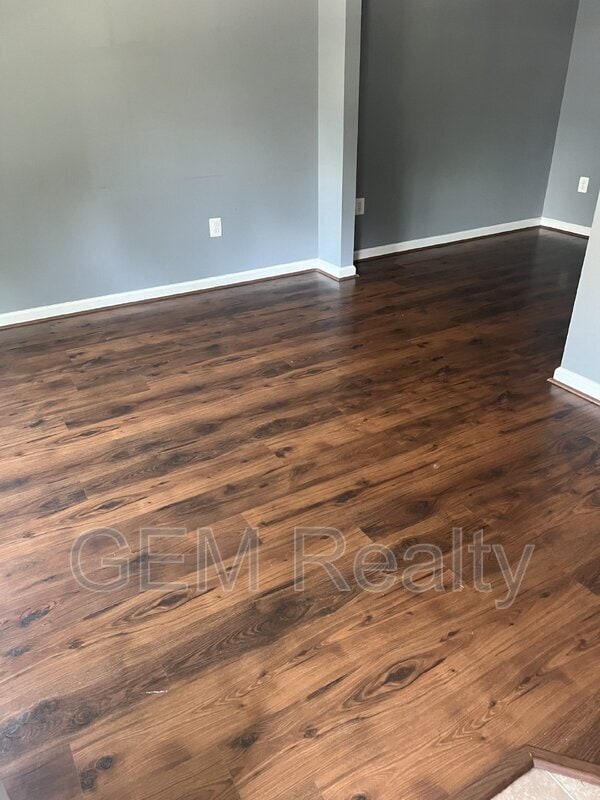 Building Photo - 7120 Azalea Dr