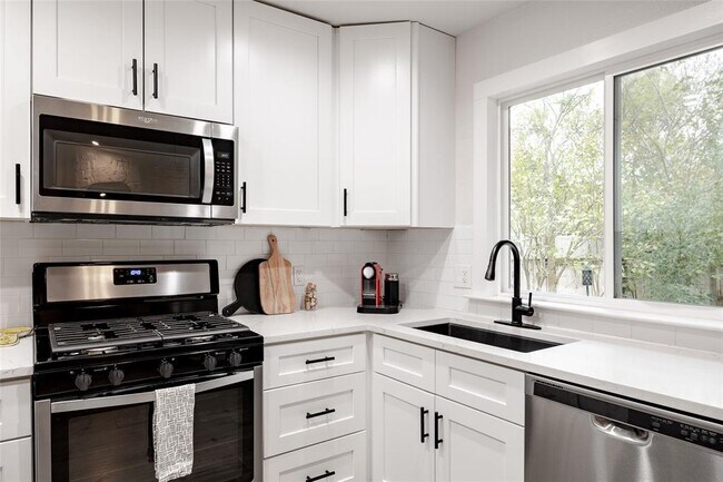 Building Photo - 4601 Candletree Ln