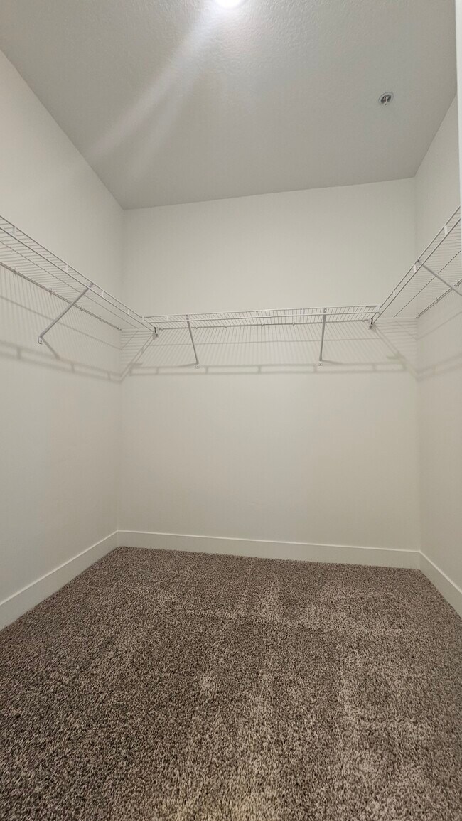 Building Photo - 13687 S Hanley Ln