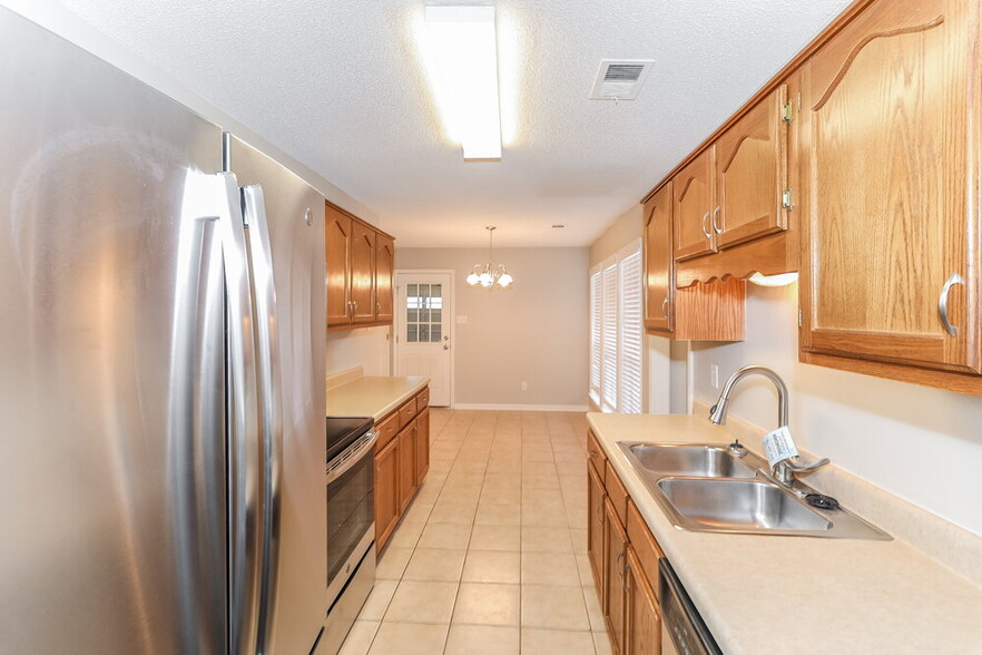 Building Photo - 3448 Pendulum Dr E
