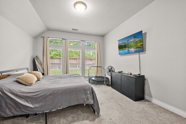 Building Photo - 8136 Tyrell Hgts Rd