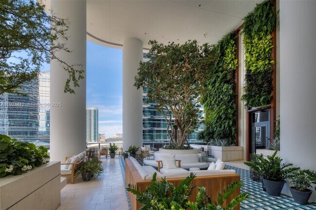 Building Photo - 801 S Miami Ave