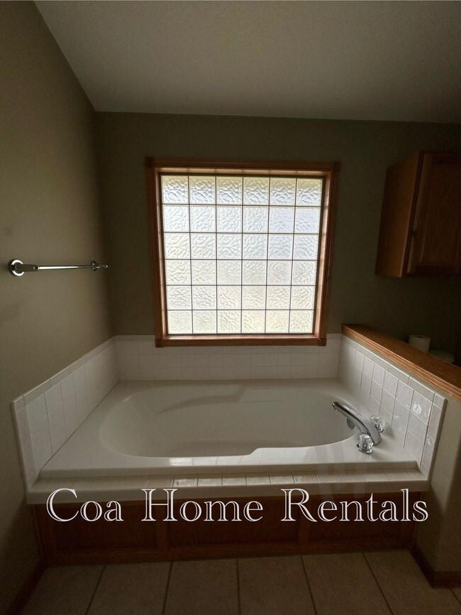Building Photo - Beautiful Andover Property
