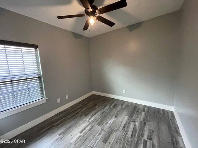 Building Photo - 5307 Seneca Ln