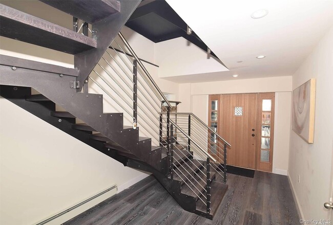 Building Photo - 31 Florida St