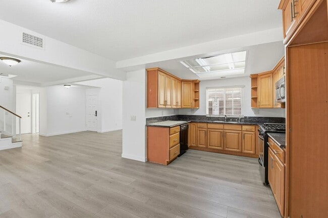 Building Photo - 29016 Lillyglen Dr