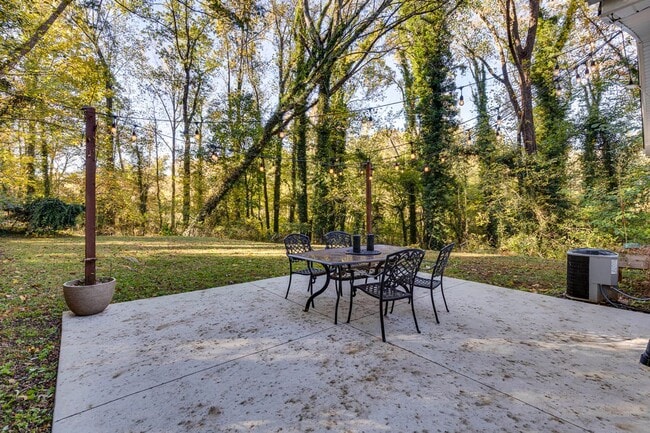 Building Photo - Cute & Private 3BR Home Ready for Move-In