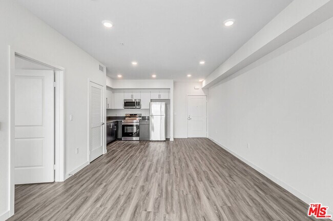 Building Photo - 3567 Chesapeake Ave