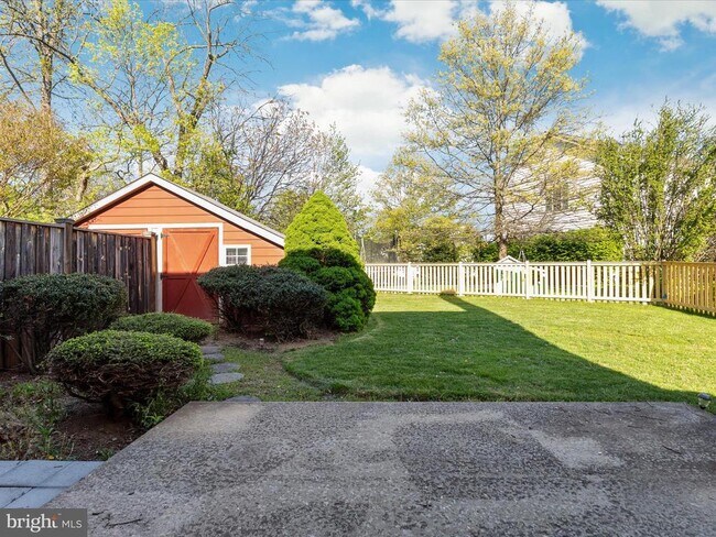 Building Photo - 2056 Cidermill Ln