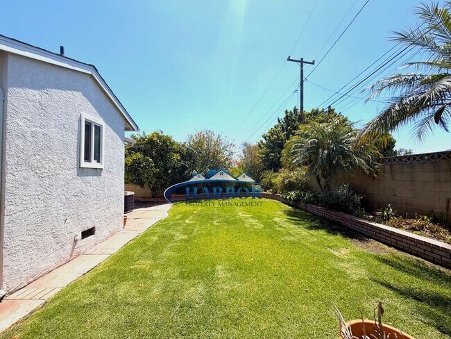 Building Photo - 2028 Elberon Ave