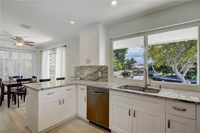 Building Photo - 840 SW 7th St