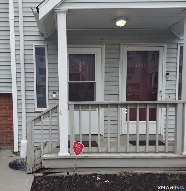 Building Photo - 925 Oronoke Rd