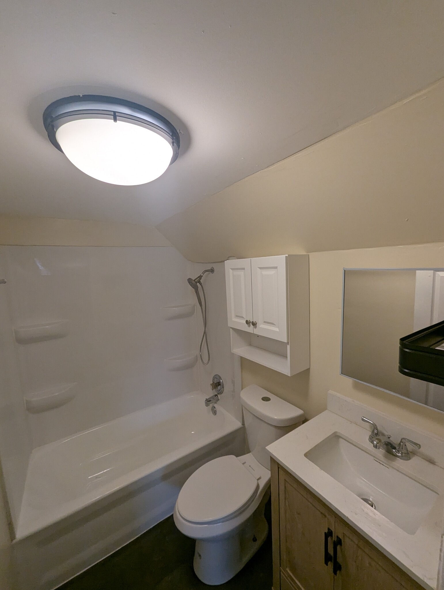 bath 2 - 4425 Enright Ave