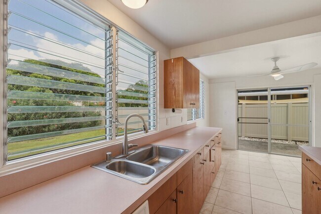 Building Photo - Spacious Aikahi Loop House in Kailua