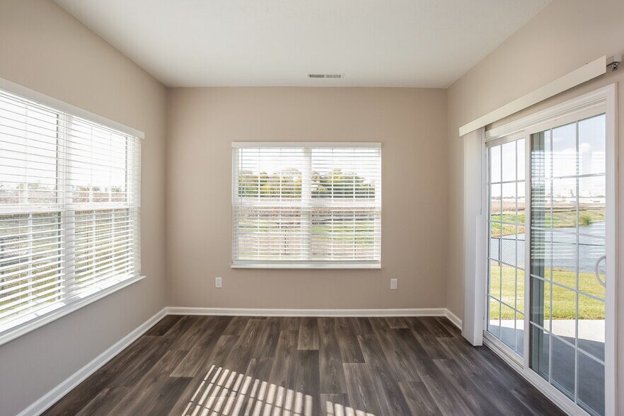 Building Photo - 386 Thunderwood Dr