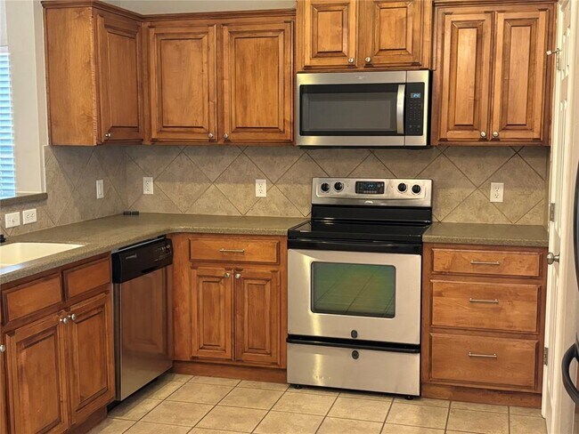 Building Photo - 3005 Grant Rd