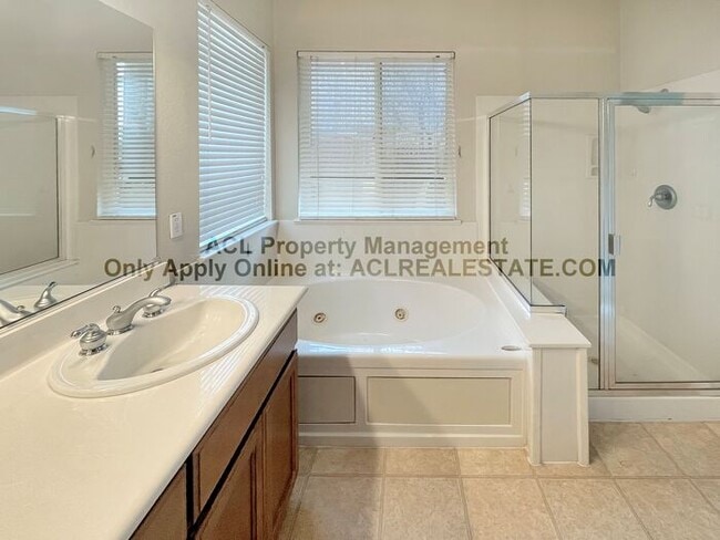 Building Photo - Stunning 1 Story Brentwood Home For Rent