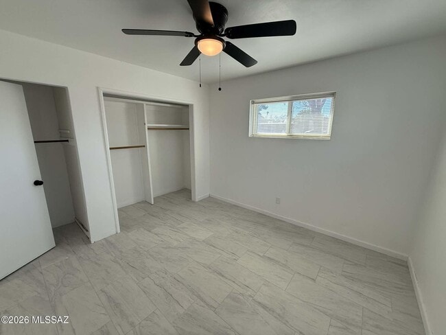 Building Photo - 333 E Linden St