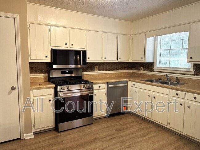 Building Photo - 5798 Hilton Ridge Rd
