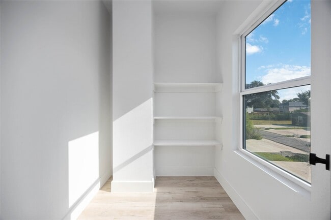 Building Photo - 5605 Tommye St