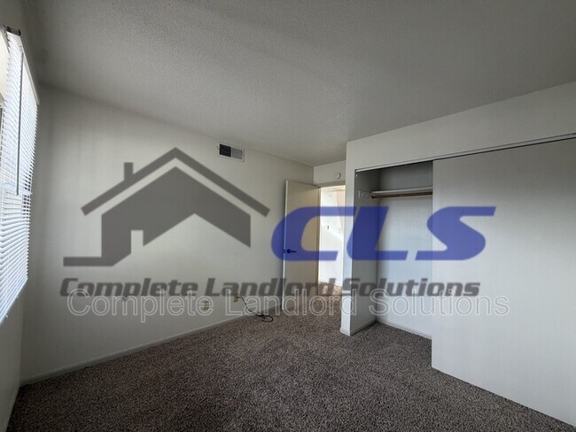 Building Photo - 820 Poplar St