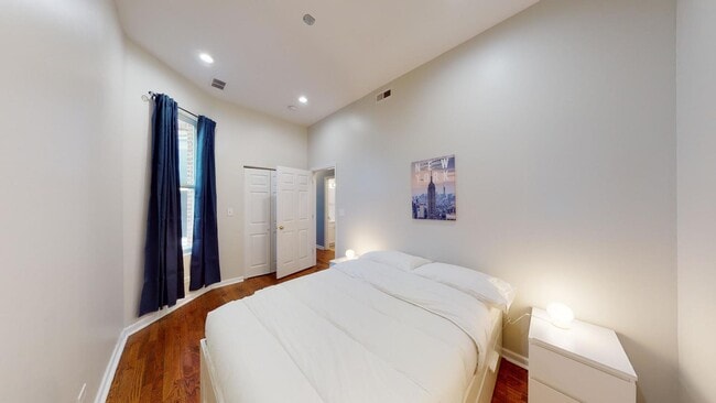 Building Photo - 1945 W Cermak Rd