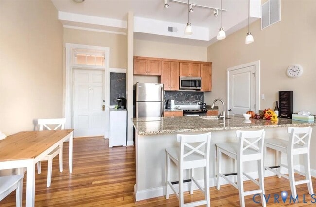 Building Photo - 1144 W Grace St