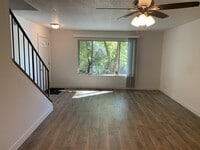 Building Photo - 167 Lincoln Way