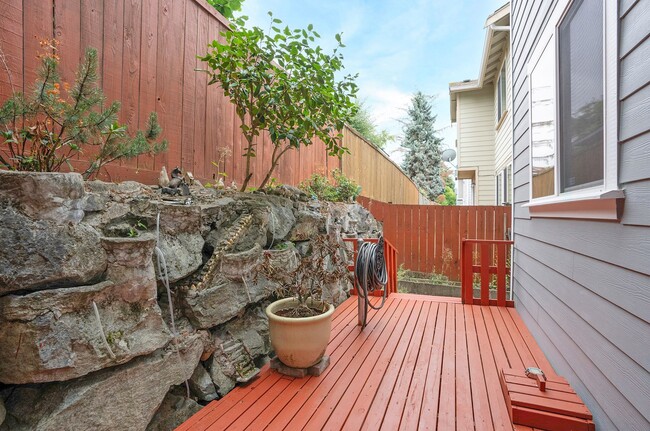 Building Photo - Spacious 4-Bedroom in Renton’s Serenity Ridge