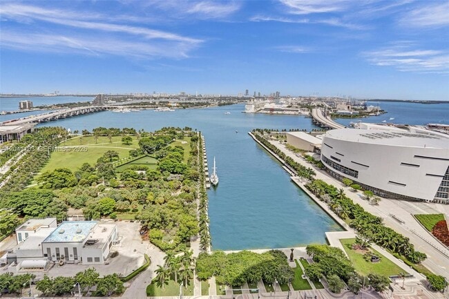 Building Photo - 900 Biscayne Blvd