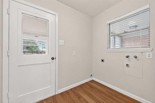 Building Photo - 1411 Mimosa Ln