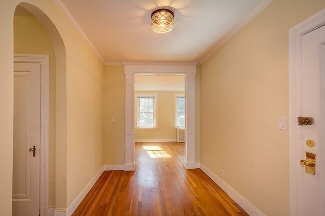 Building Photo - 321 Tappan St