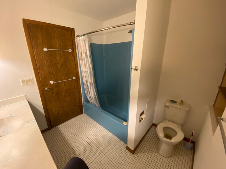 Bathroom 2 - 2839 Riva Ridge Cir