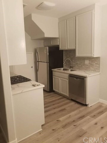 Building Photo - 11524 Moorpark St