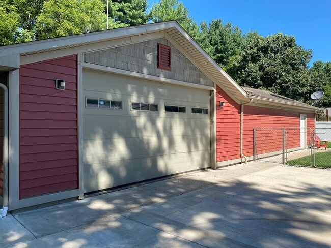 Building Photo - 6057 N 300 E