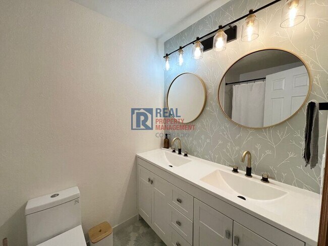 Building Photo - 3673 E 133rd Ct