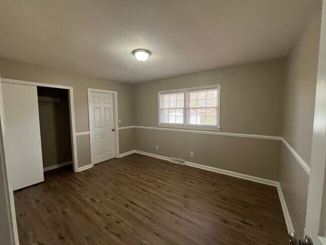 Building Photo - 4 Bedrooms, 1 Bathroom - Home in West Rome!