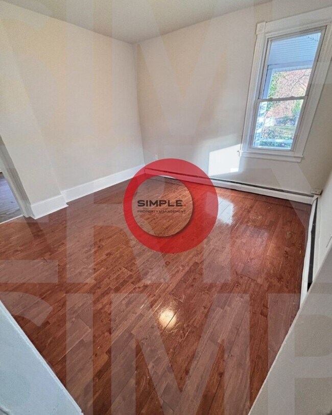 Building Photo - 3 Bedroom House