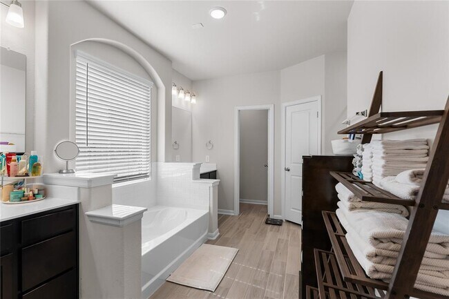 Building Photo - 1226 Tilia Crk Ln