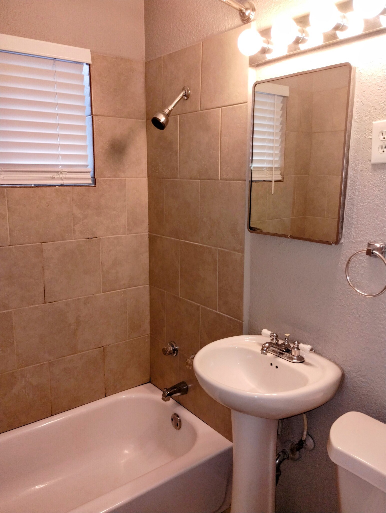 Building Photo - 4019 Hawthorne Ave