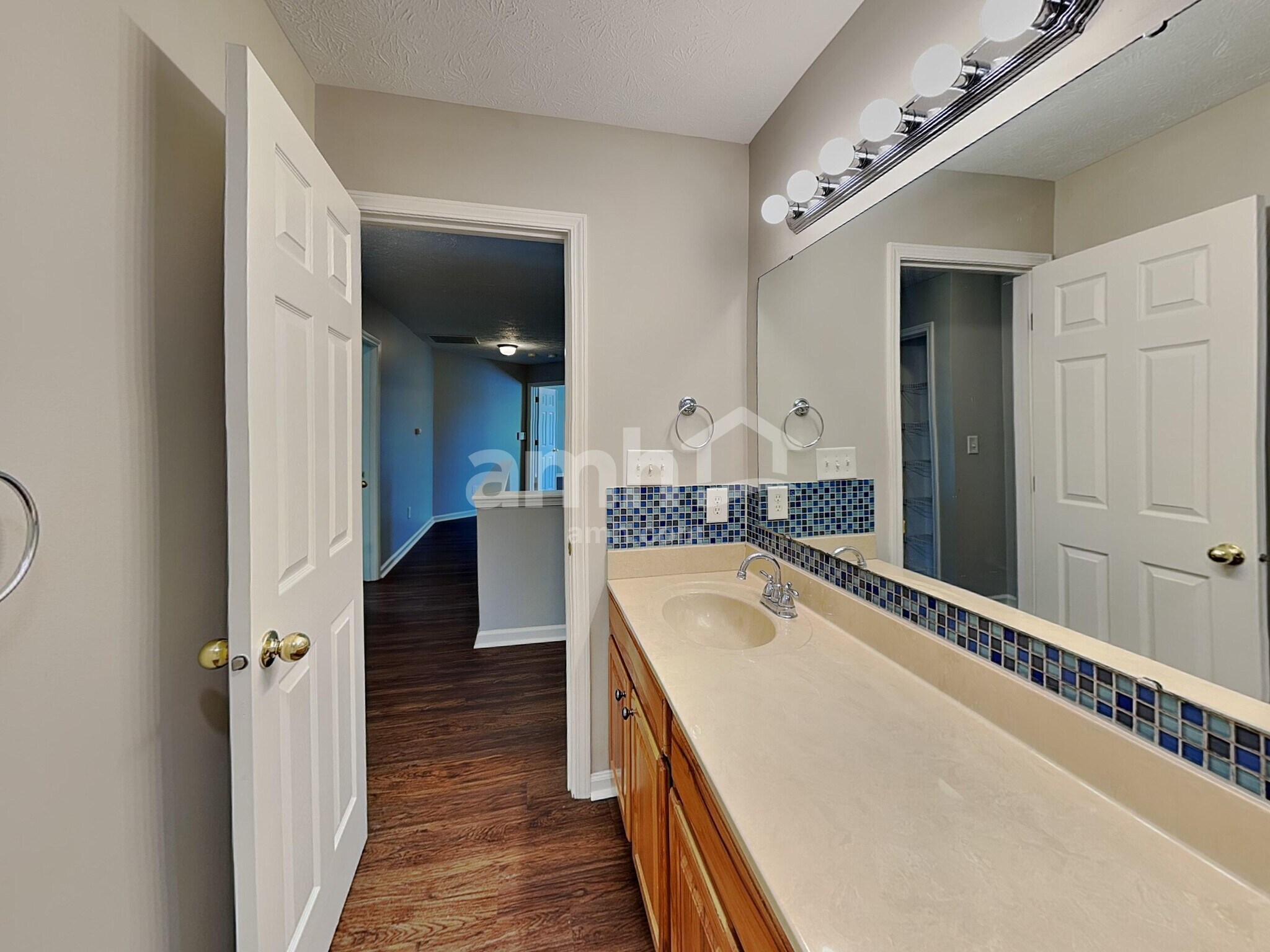 Building Photo - 5808 W Port Dr
