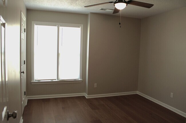 Building Photo - Germantown/ Gorgeous 5 Bedroom Home Newly Renovated