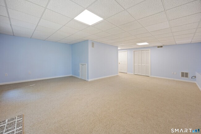 Building Photo - 6 Cypress Ln