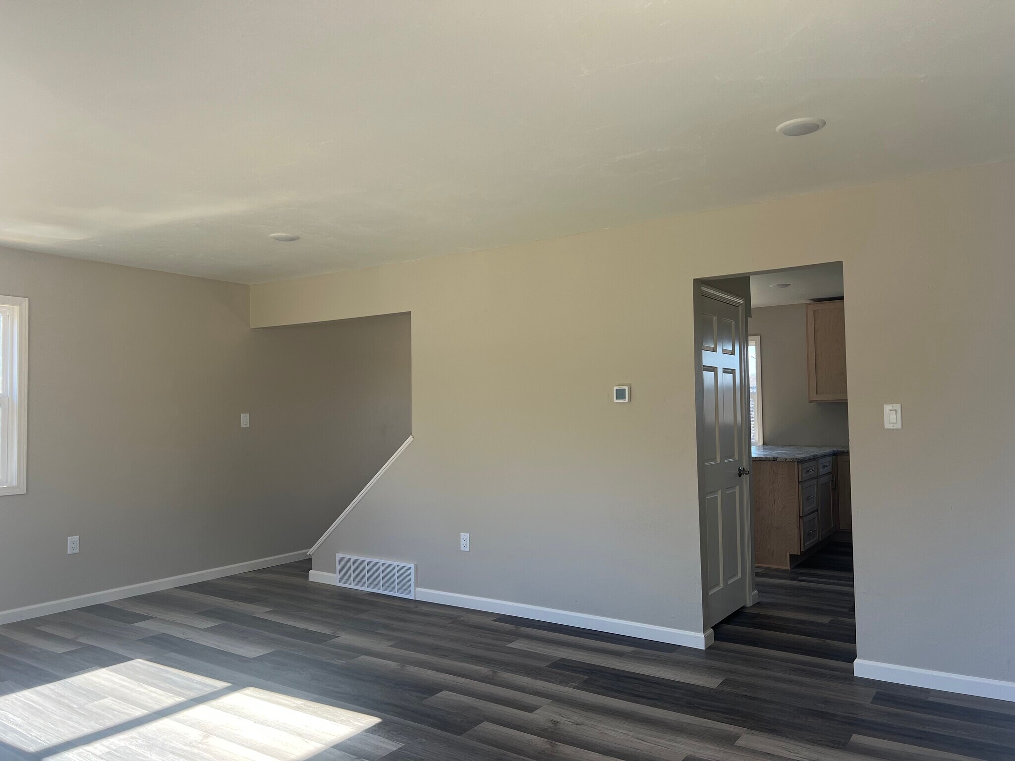 Building Photo - 520 Van Dyke Ave