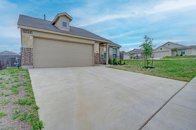 Building Photo - 8409 Holw Bnd St