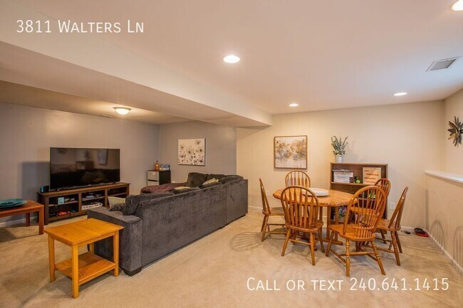 Building Photo - 3811 Walters Ln