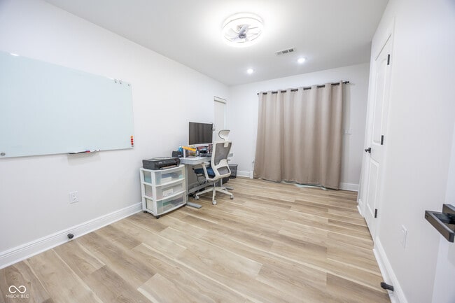 Building Photo - 7980 Royal Ave