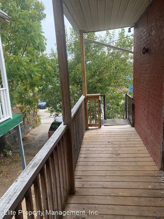 Building Photo - 3 br, 1 bath House - 940 W. Princess St., ...